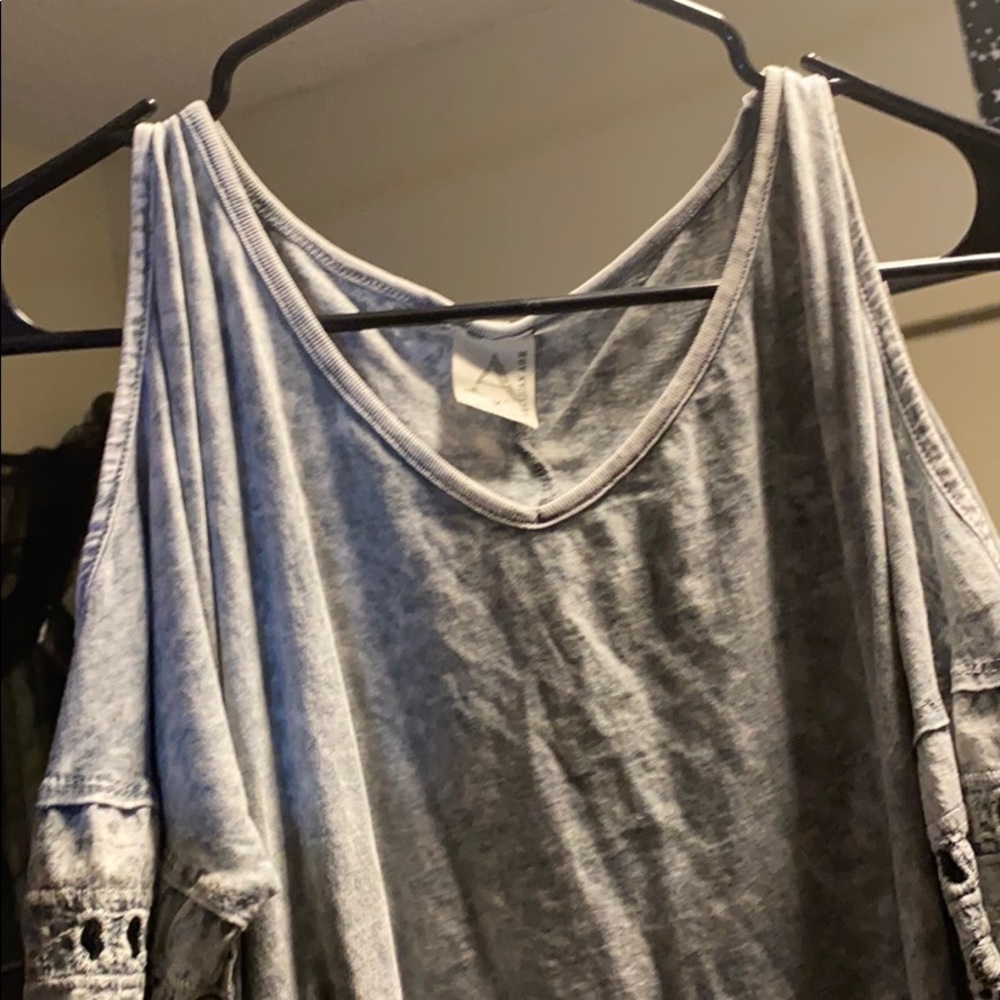 Cut Out Shoulder Tee
